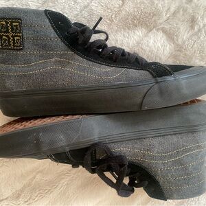 VANS High top Sneaks